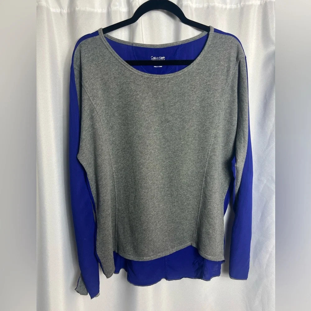 Calvin Klein Woman’s Performance Quick Dry Long Sleeve Size M